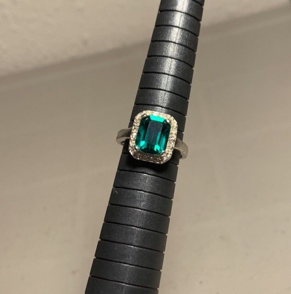 Vintage Women Ring 7 Sterling Silver Glass Green Emerald Cubic Zirconia Cocktail
